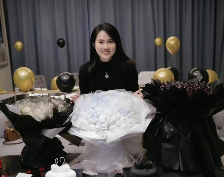 传出过和香, 但在她刚进, 五金 传出过和香, 但在她刚进, 五金