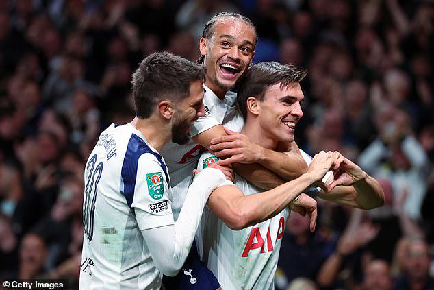 随着俱乐部, 家族对俱乐