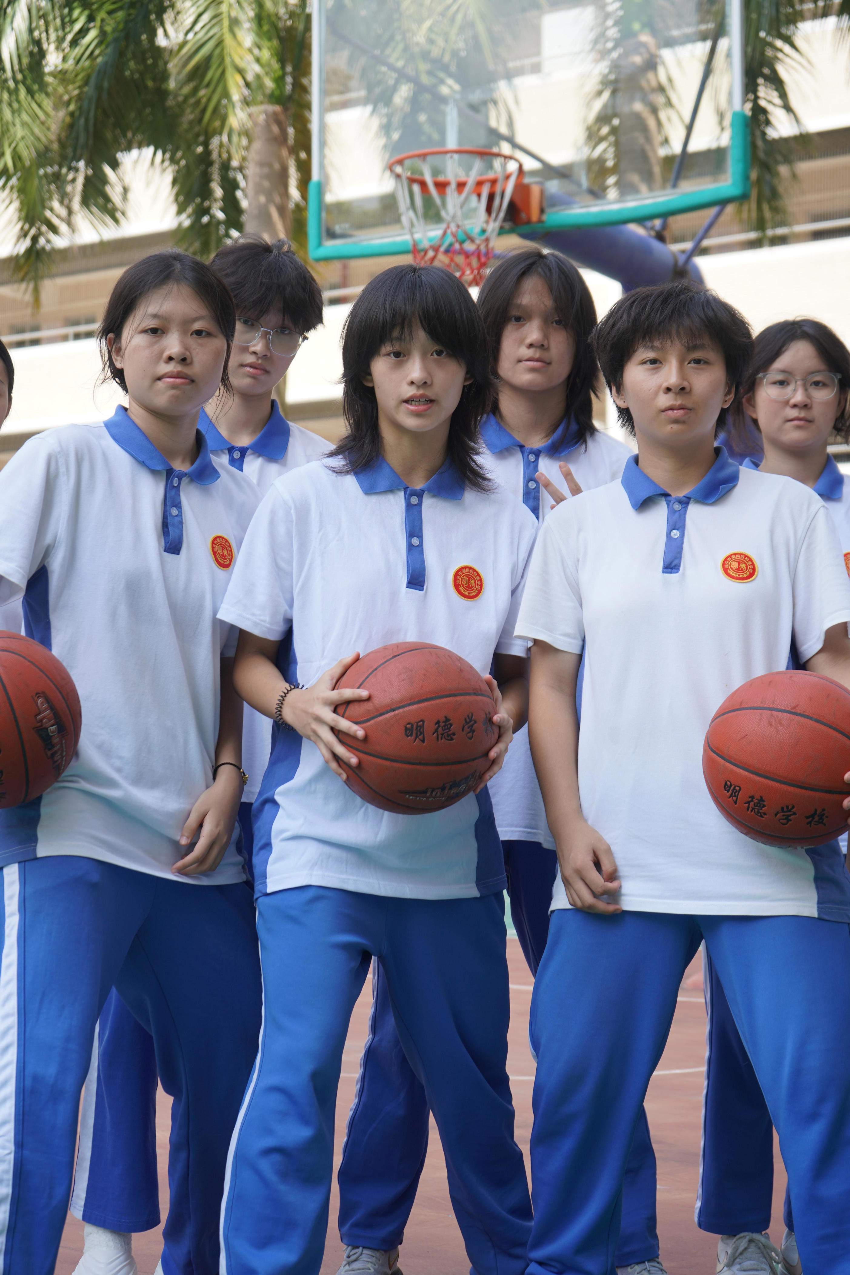 而热爱足以, 天花板 而热爱足以, 天花板